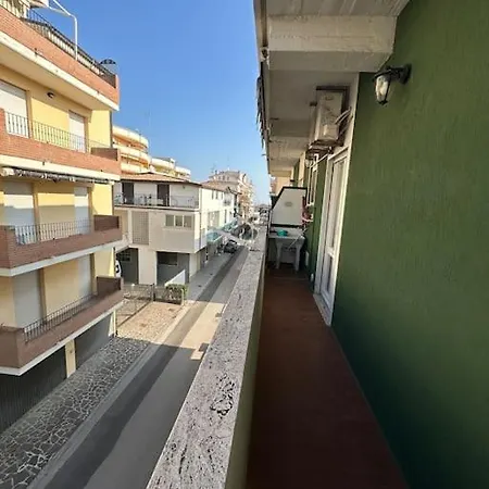 A 2 Passi Dal Mare Apartment *